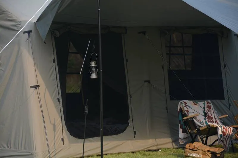 Cozy Air Glamping Tent: Quick Setup & Weather-Ready!