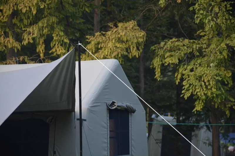 Cozy Air Glamping Tent: Quick Setup & Weather-Ready!