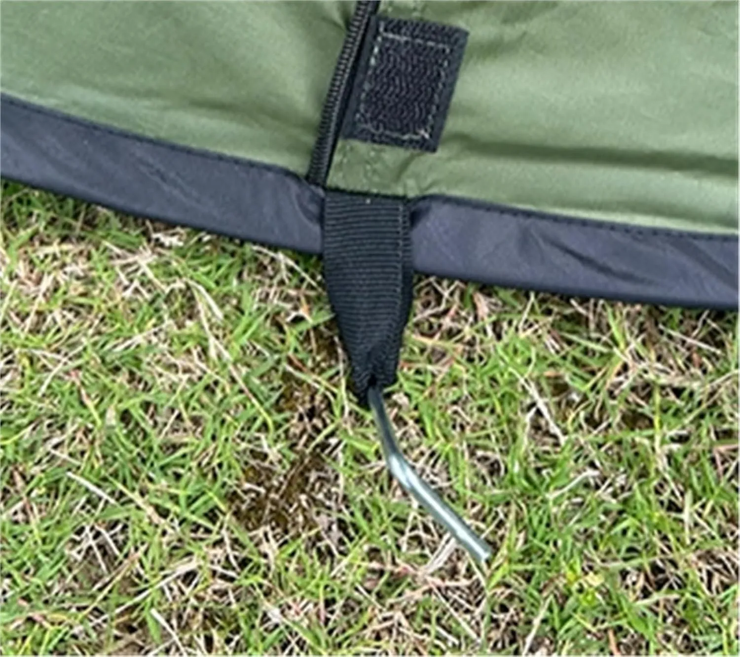 Green Camping Tent Folding Park Camping Equipment Camping Rainproof Thickened Beach Tent