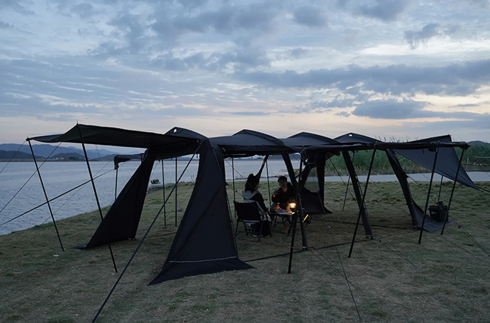 Mobi Garden Lan Sheng 4 ( 70D ) 8 person tent