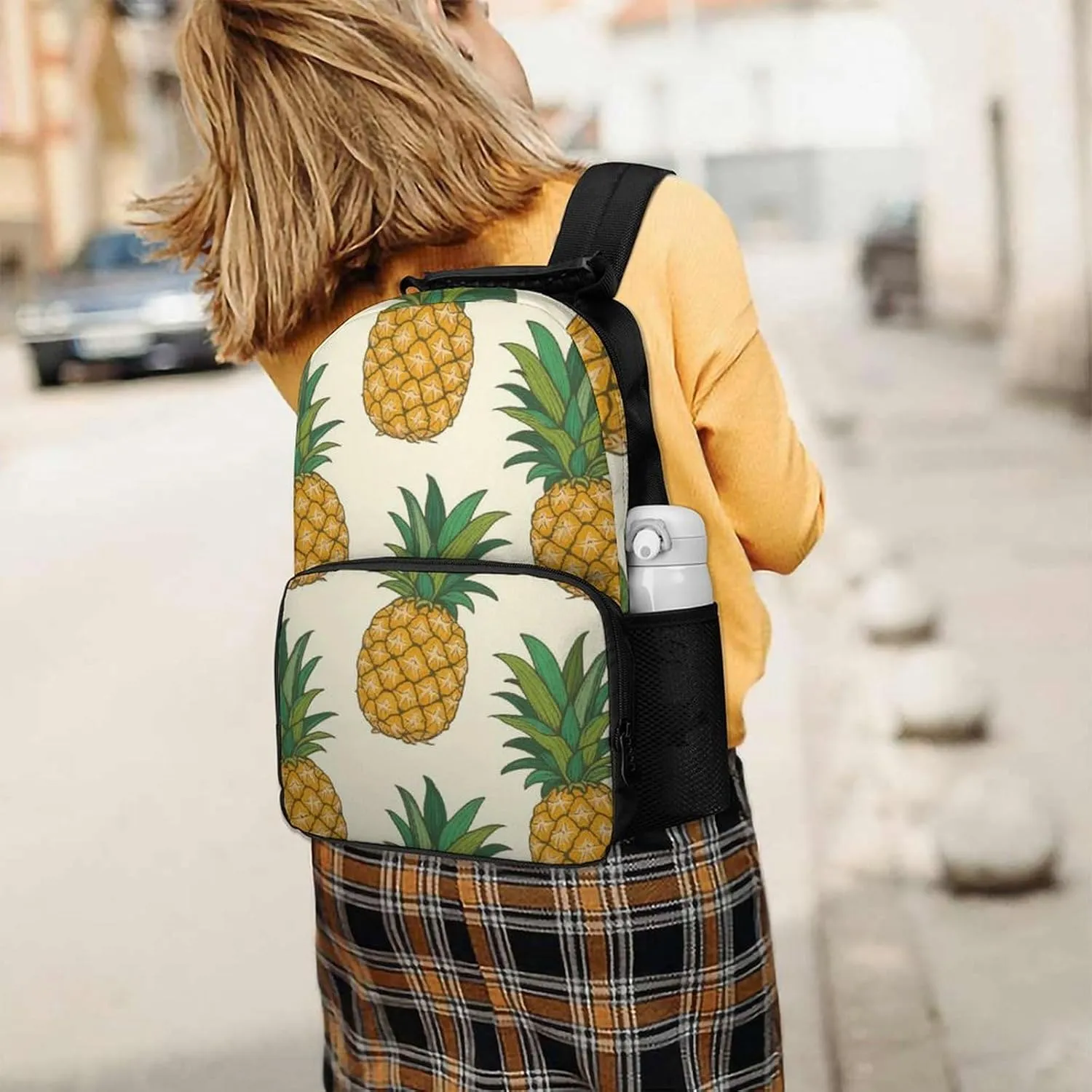 Supdreamc Polyester Daypack Backpack for Trekking Picnic Walking Cycling - Large Capacity Anti-Theft Multipurpose Shoulder Bag, Hawaiian Tropical Pineapple Art Casual Daypack