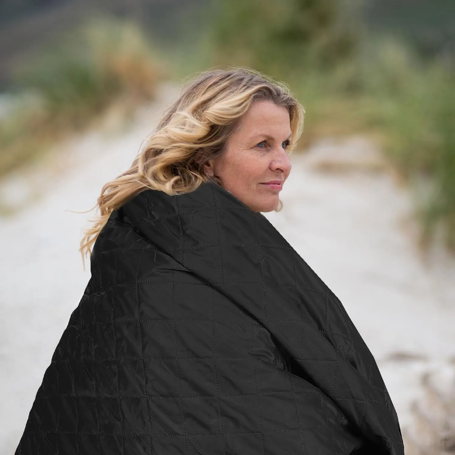 Tranqun 1 Large Outdoor Blanket 78'' x 55'' Quilted Windproof Waterproof Fleece Sandproof Stadium Foldable Warm Blanket for Camping Picnic Sporting Events Cold Weather (Black)